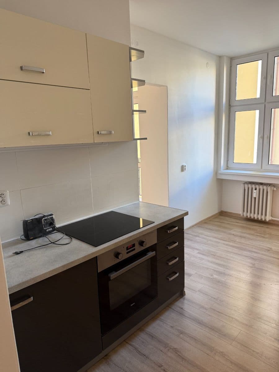 Prenájom bytu 3-izbový 90 m², Balcarova, Ostrava, Moravskoslezský kraj Prenájom bytu 3-izbový 90 m², Balcarova, Ostrava, Moravskoslezský kraj