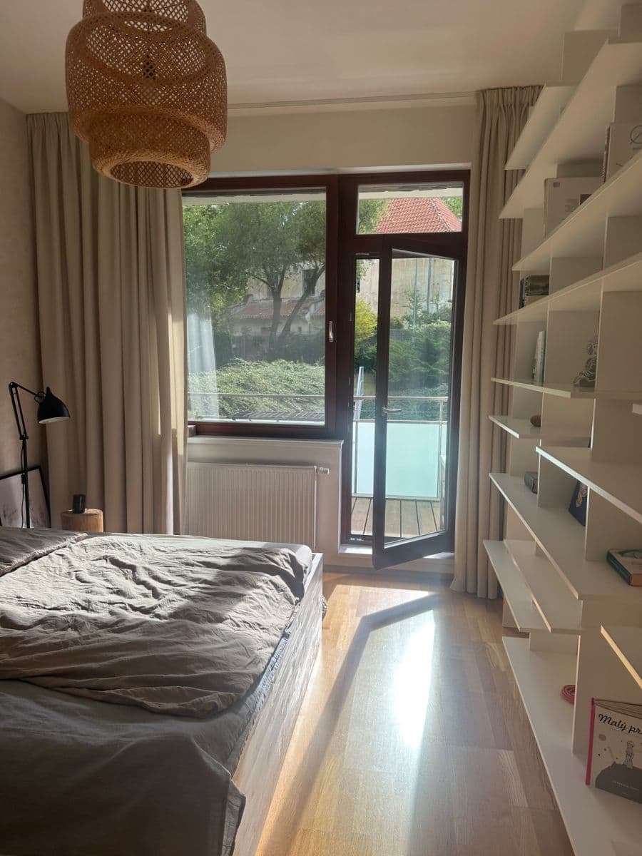 Prenájom bytu 4-izbový 124 m², Pod Dvorem, Praha, Praha Prenájom bytu 4-izbový 124 m², Pod Dvorem, Praha, Praha
