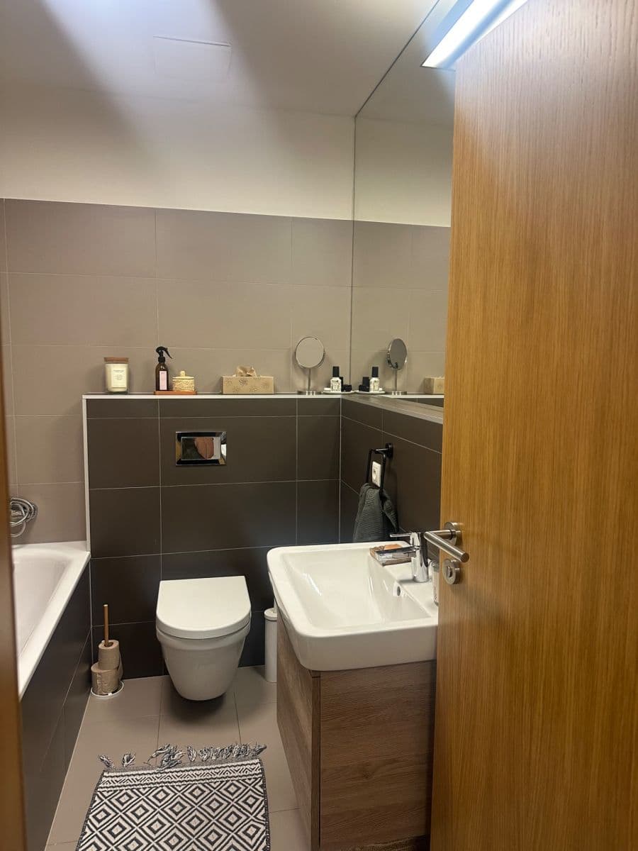 Prenájom bytu 4-izbový 124 m², Pod Dvorem, Praha, Praha Prenájom bytu 4-izbový 124 m², Pod Dvorem, Praha, Praha