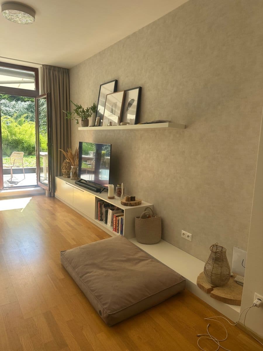 Prenájom bytu 4-izbový 124 m², Pod Dvorem, Praha, Praha Prenájom bytu 4-izbový 124 m², Pod Dvorem, Praha, Praha