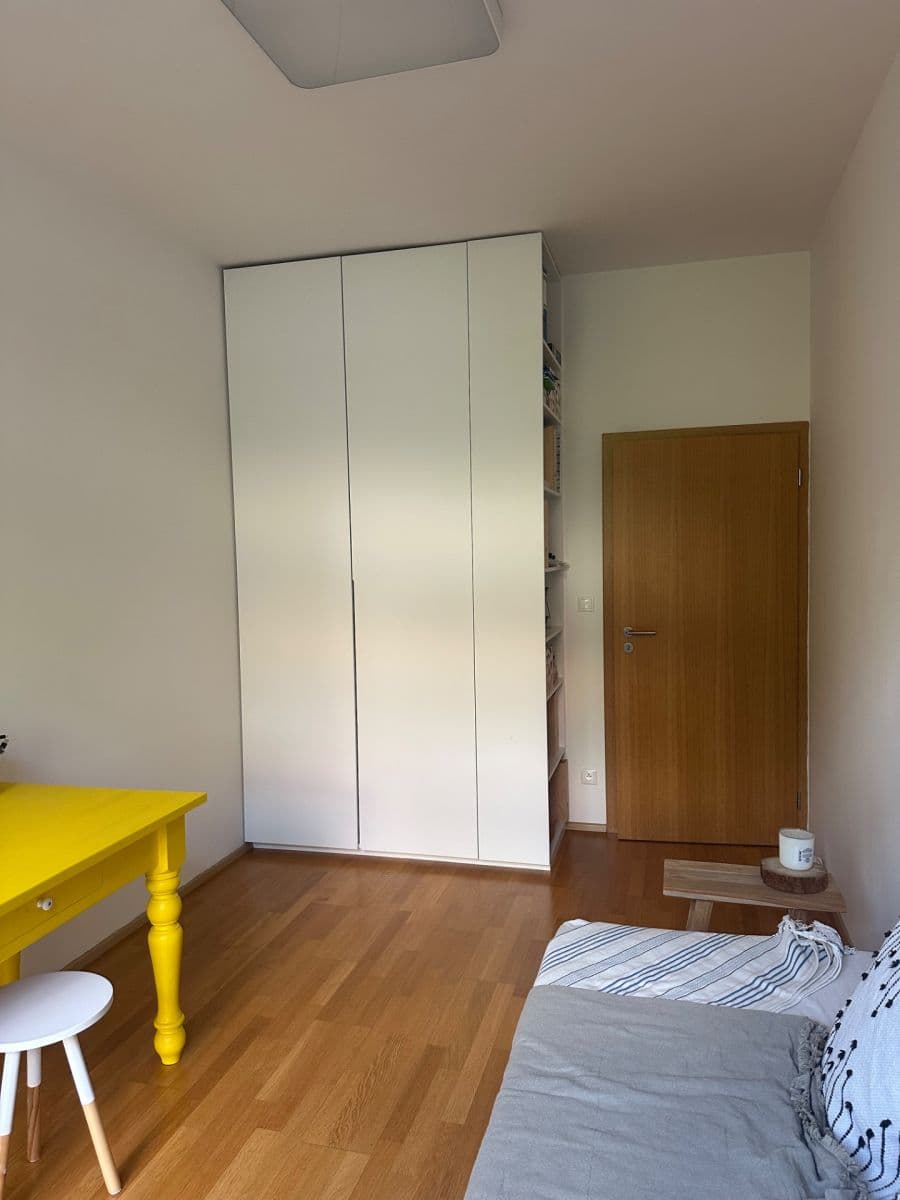 Prenájom bytu 4-izbový 124 m², Pod Dvorem, Praha, Praha Prenájom bytu 4-izbový 124 m², Pod Dvorem, Praha, Praha