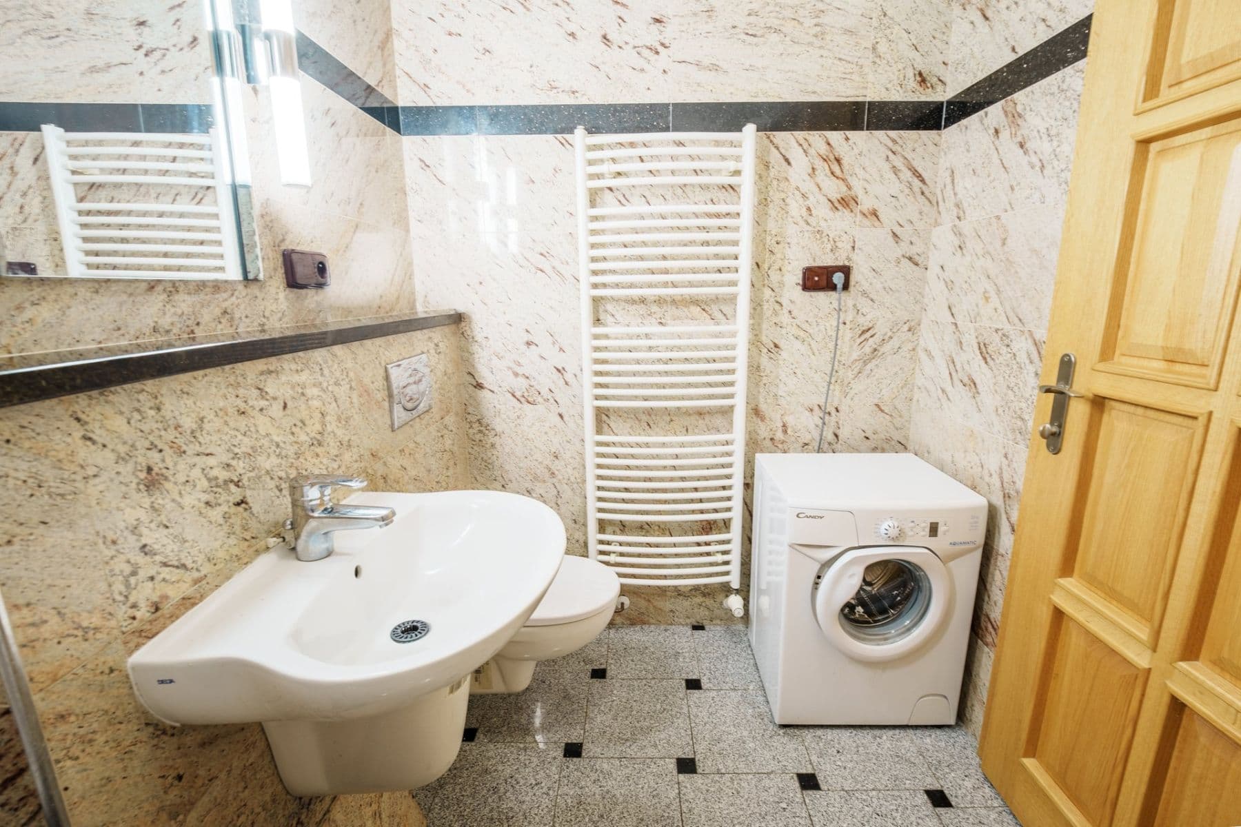 Prenájom bytu 1-izbový 35 m², Pravá, Praha, Praha Prenájom bytu 1-izbový 35 m², Pravá, Praha, Praha