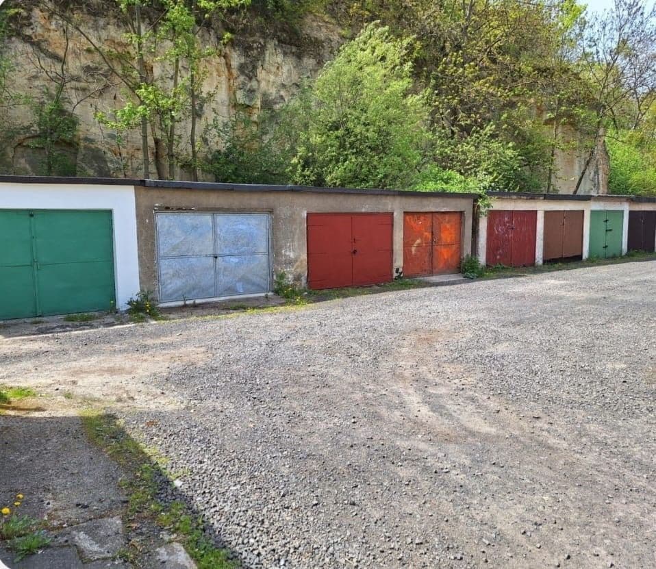 Prenájom garáže 19 m², Pod Petřinami, Praha, Praha Prenájom garáže 19 m², Pod Petřinami, Praha, Praha