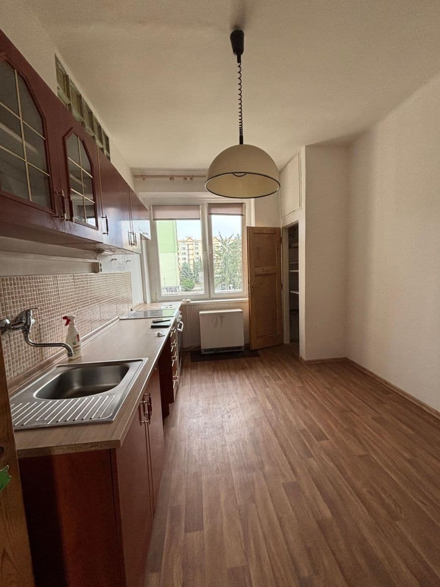 Prenájom bytu 1-izbový 42 m², Rakovnická, Děčín, Ústecký kraj Prenájom bytu 1-izbový 42 m², Rakovnická, Děčín, Ústecký kraj