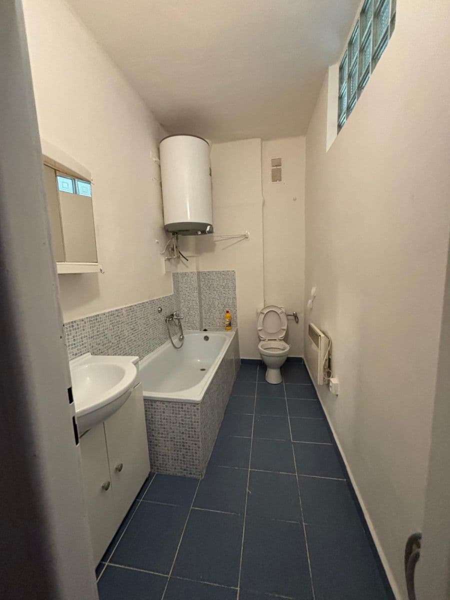 Prenájom bytu 1-izbový 42 m², Rakovnická, Děčín, Ústecký kraj Prenájom bytu 1-izbový 42 m², Rakovnická, Děčín, Ústecký kraj