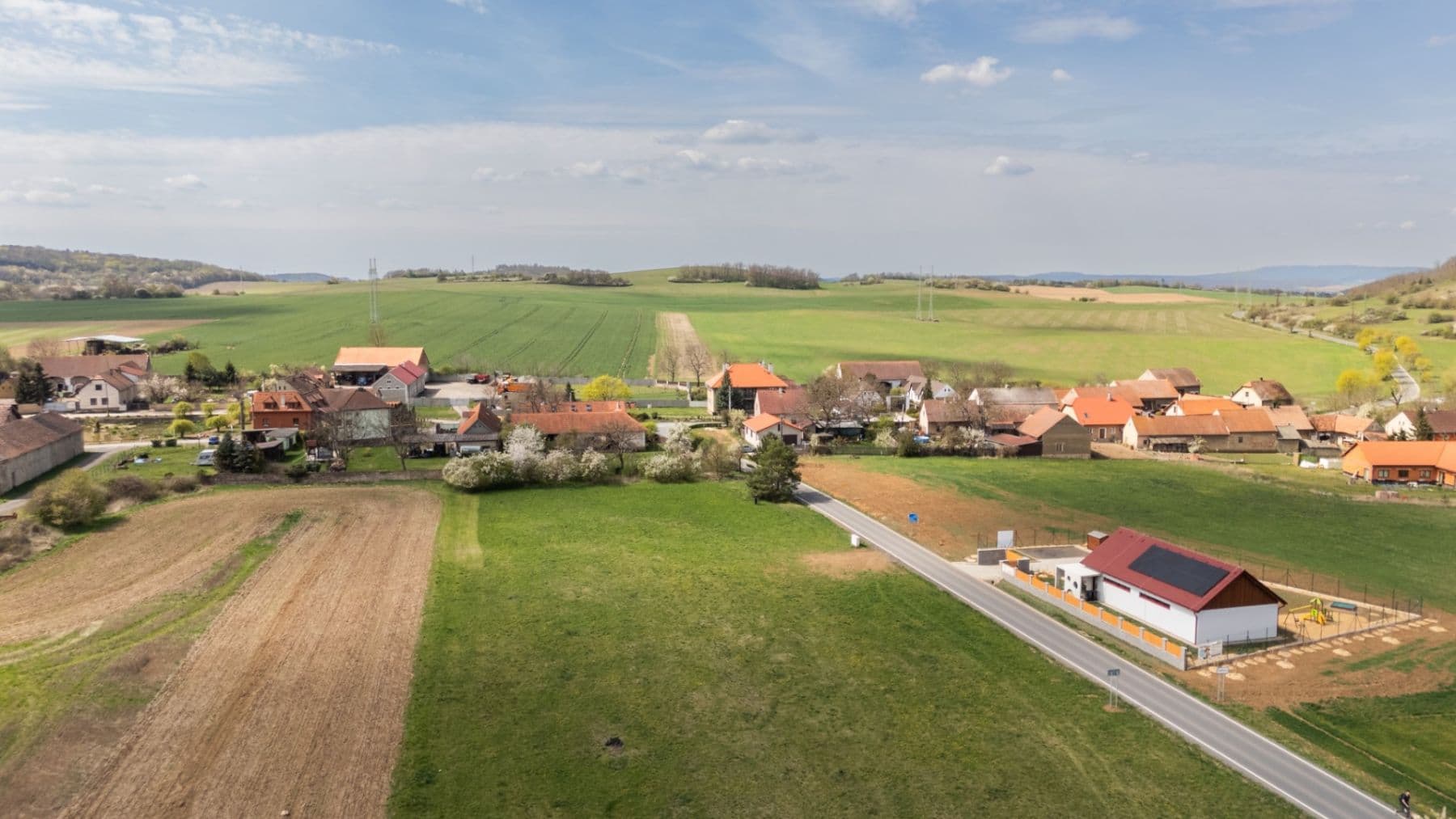 Prenájom pozemku 1.081 m², Měňany, Středočeský kraj Prenájom pozemku 1.081 m², Měňany, Středočeský kraj