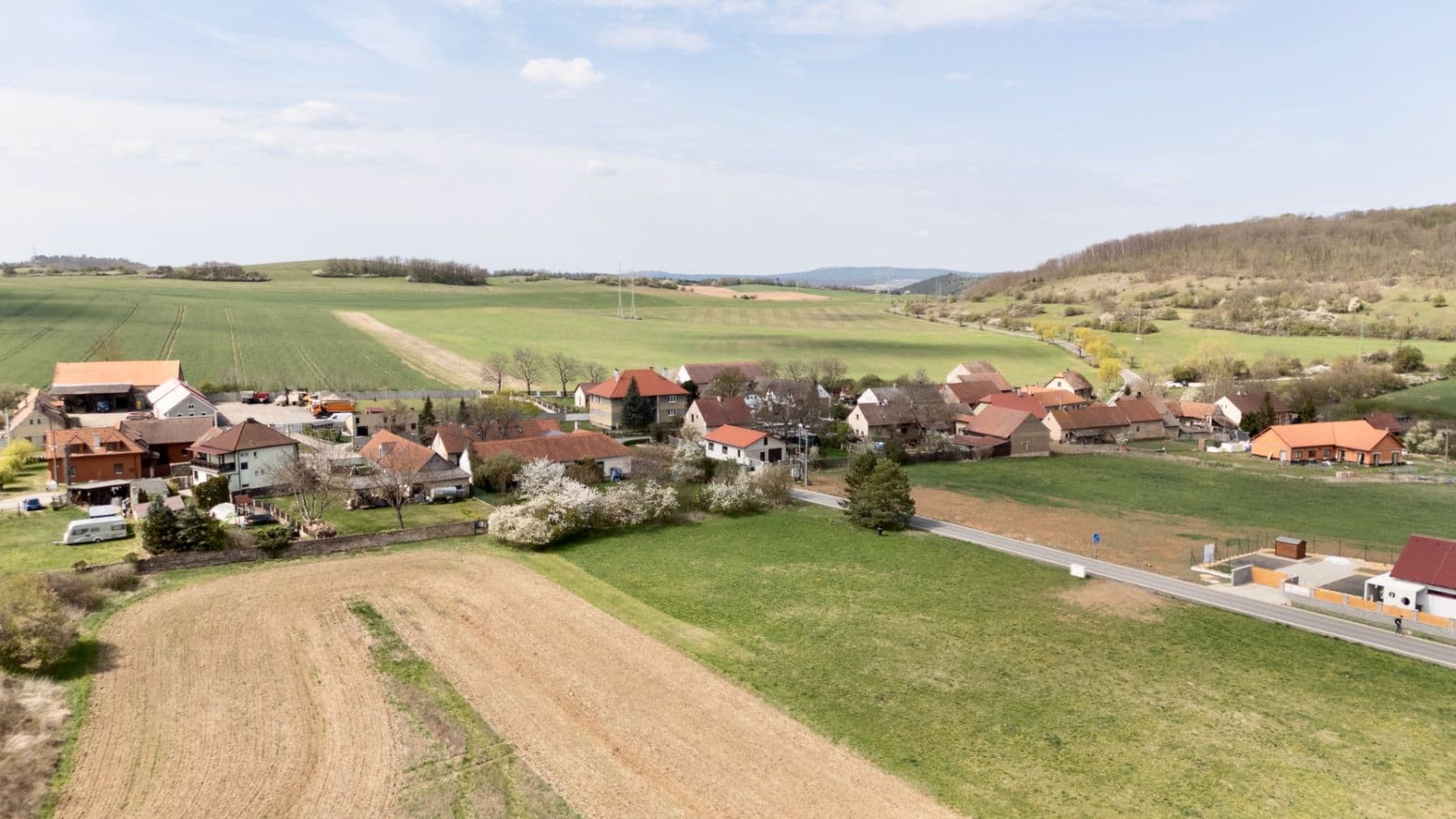 Prenájom pozemku 1.081 m², Měňany, Středočeský kraj Prenájom pozemku 1.081 m², Měňany, Středočeský kraj