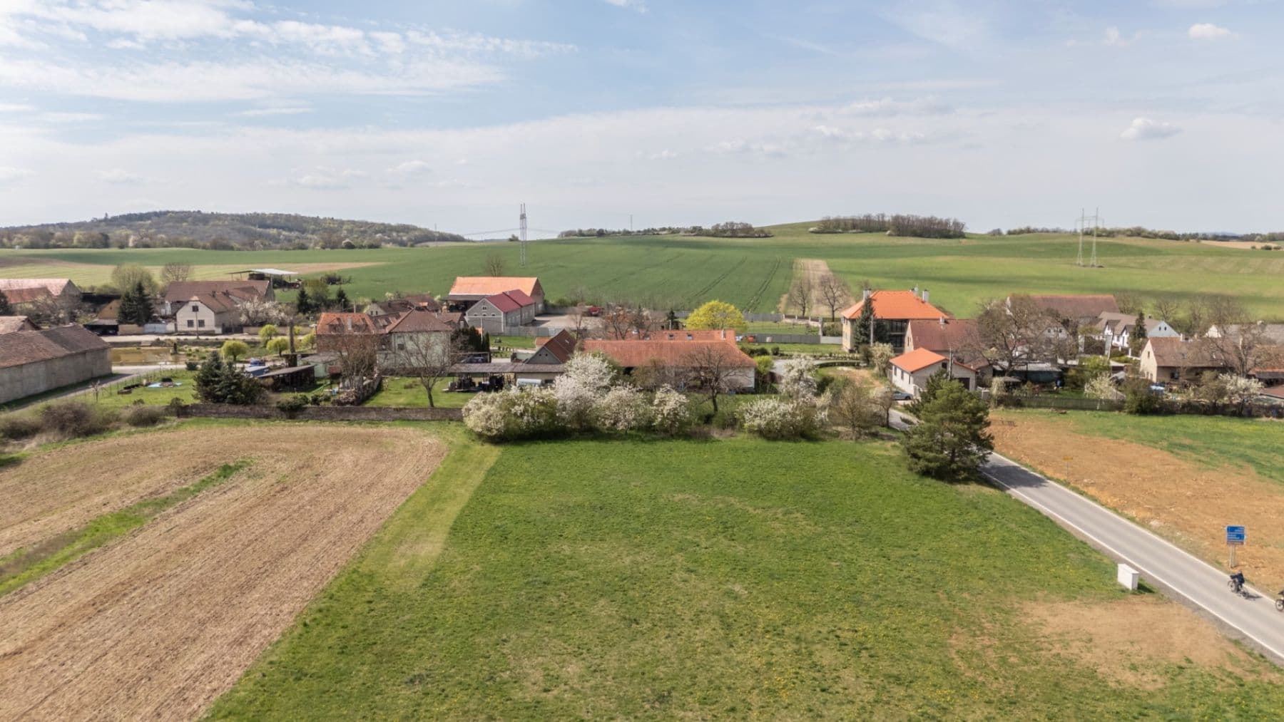 Prenájom pozemku 1.081 m², Měňany, Středočeský kraj Prenájom pozemku 1.081 m², Měňany, Středočeský kraj