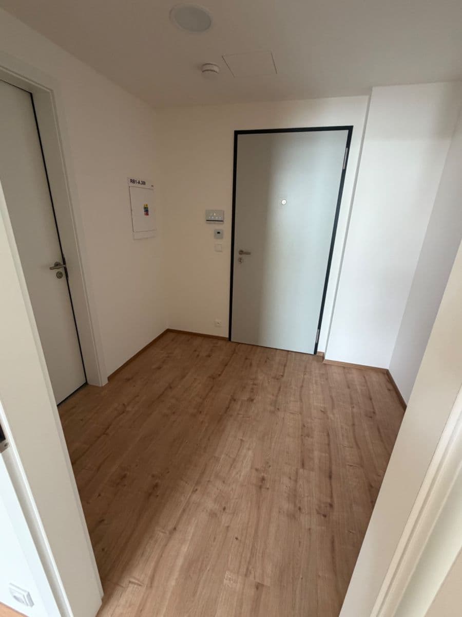 Prenájom bytu 1-izbový 35 m², Nebřenická, Praha, Praha Prenájom bytu 1-izbový 35 m², Nebřenická, Praha, Praha