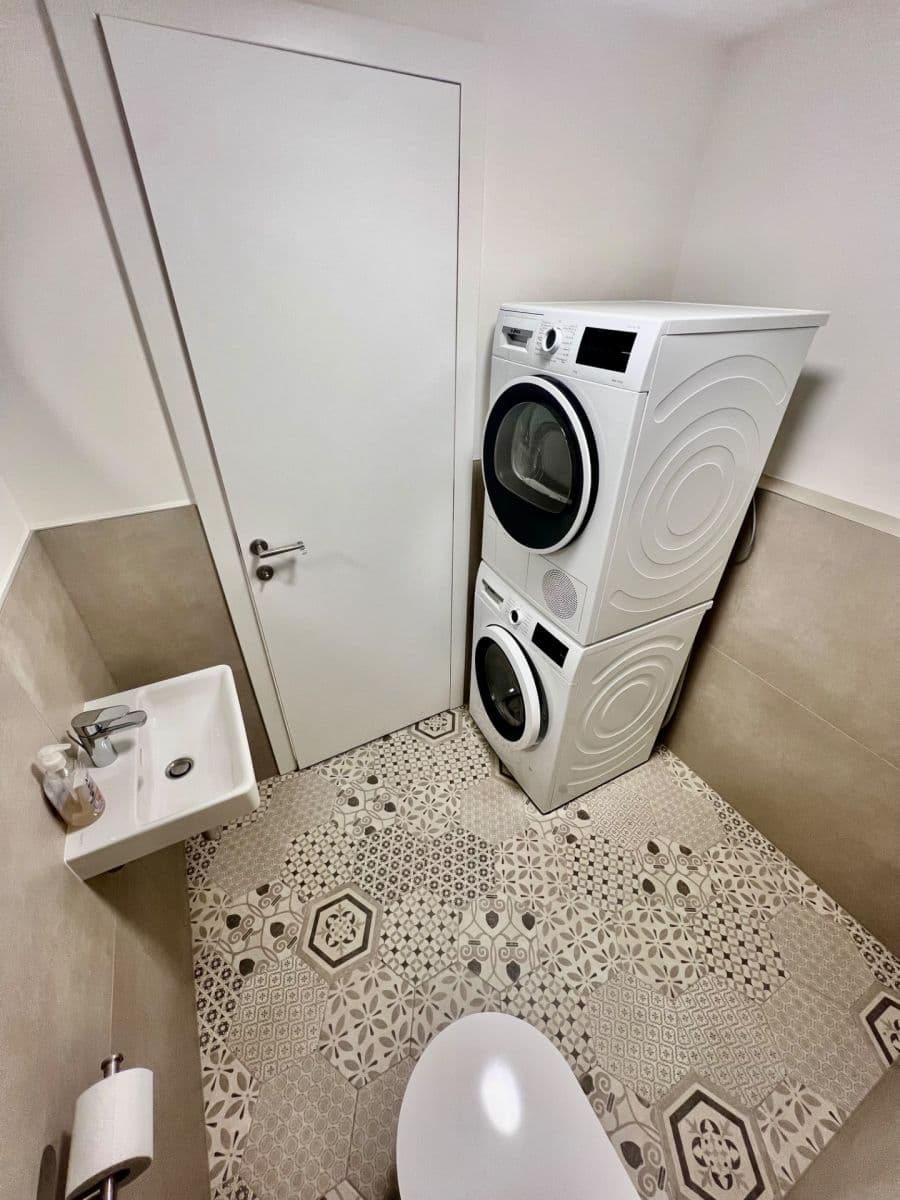 Prenájom bytu 3-izbový 82 m², Lysolajské údolí, Praha, Praha Prenájom bytu 3-izbový 82 m², Lysolajské údolí, Praha, Praha