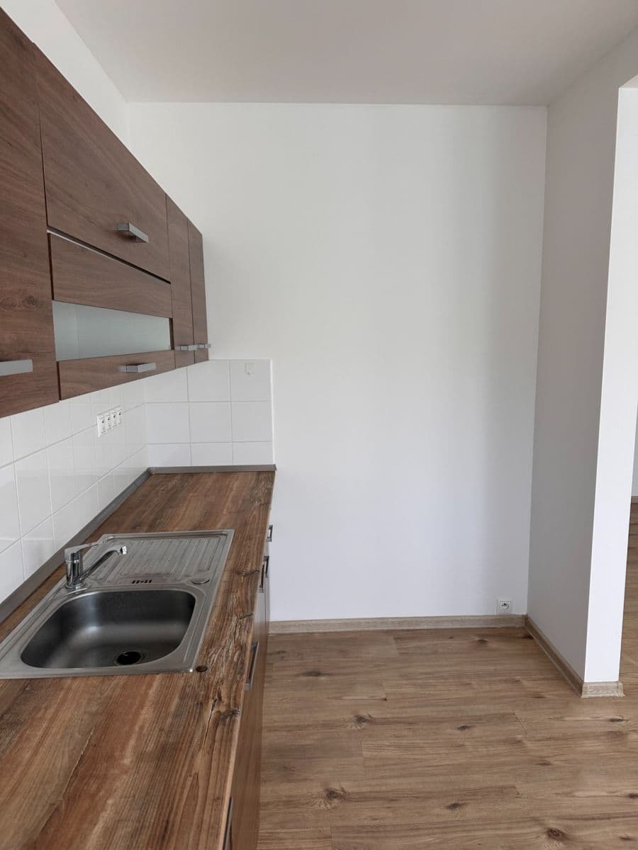 Prenájom bytu 1-izbový 35 m², Ke Brodu, Loděnice, Středočeský kraj Prenájom bytu 1-izbový 35 m², Ke Brodu, Loděnice, Středočeský kraj