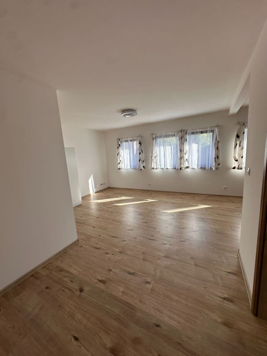 Prenájom bytu 1-izbový 35 m², Ke Brodu, Loděnice, Středočeský kraj Prenájom bytu 1-izbový 35 m², Ke Brodu, Loděnice, Středočeský kraj