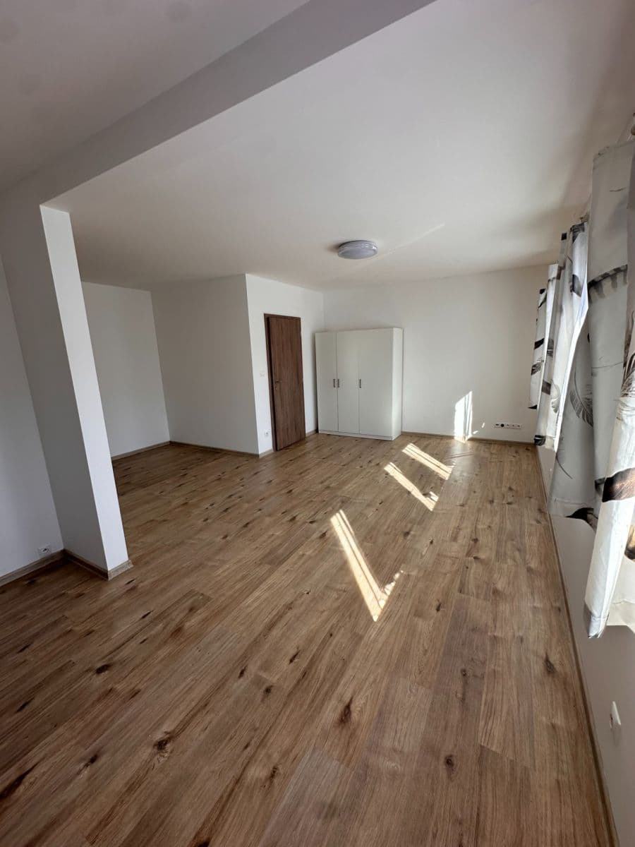 Prenájom bytu 1-izbový 35 m², Ke Brodu, Loděnice, Středočeský kraj Prenájom bytu 1-izbový 35 m², Ke Brodu, Loděnice, Středočeský kraj