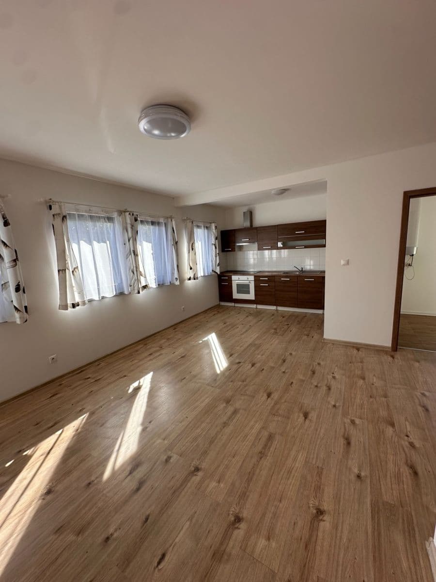 Prenájom bytu 1-izbový 35 m², Ke Brodu, Loděnice, Středočeský kraj Prenájom bytu 1-izbový 35 m², Ke Brodu, Loděnice, Středočeský kraj
