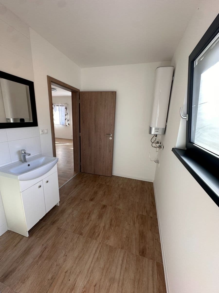 Prenájom bytu 1-izbový 35 m², Ke Brodu, Loděnice, Středočeský kraj Prenájom bytu 1-izbový 35 m², Ke Brodu, Loděnice, Středočeský kraj