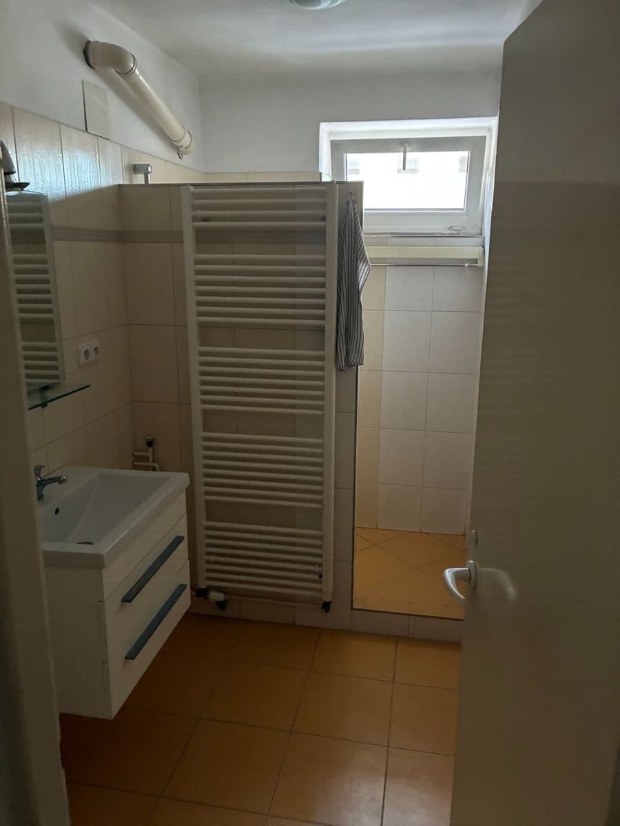 Predaj bytu 3-izbový 65 m², Střední novosadská, Olomouc, Olomoucký kraj Predaj bytu 3-izbový 65 m², Střední novosadská, Olomouc, Olomoucký kraj