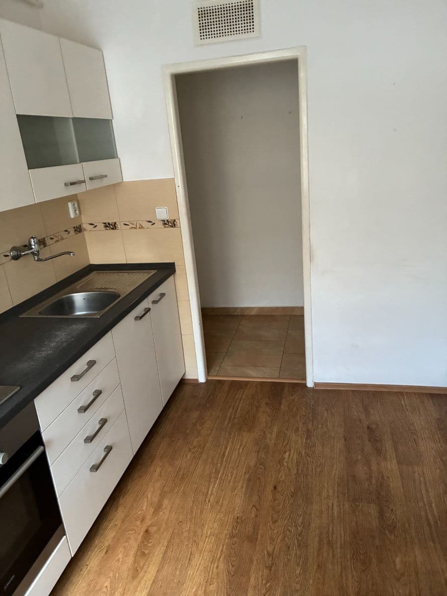 Predaj bytu 3-izbový 65 m², Střední novosadská, Olomouc, Olomoucký kraj Predaj bytu 3-izbový 65 m², Střední novosadská, Olomouc, Olomoucký kraj