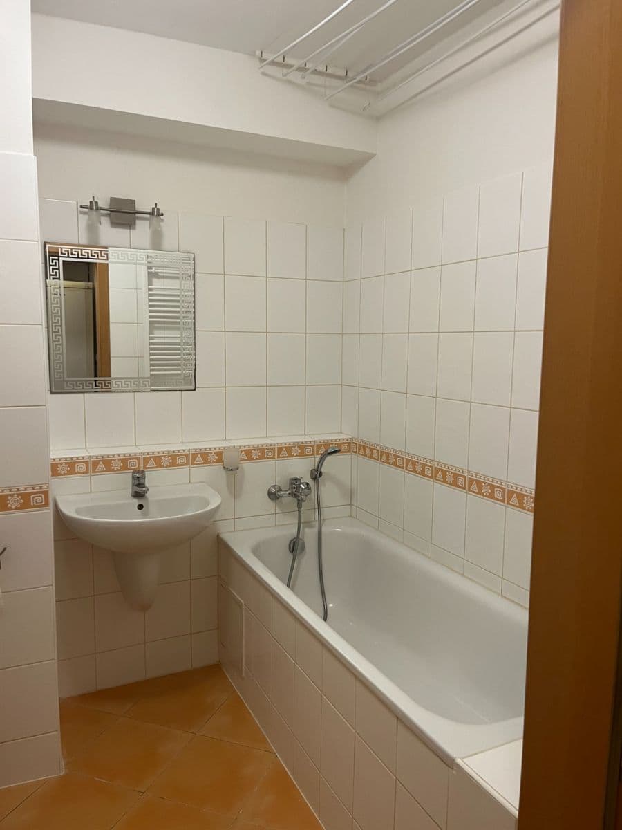 Prenájom bytu 1-izbový 31 m², Kovanecká, Praha, Praha Prenájom bytu 1-izbový 31 m², Kovanecká, Praha, Praha