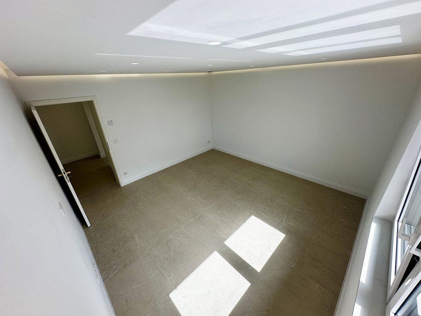 Prenájom bytu 3-izbový 70 m², Königstraße 17, Oberhausen, Severné Porýnie - Westfálsko Prenájom bytu 3-izbový 70 m², Königstraße 17, Oberhausen, Severné Porýnie - Westfálsko
