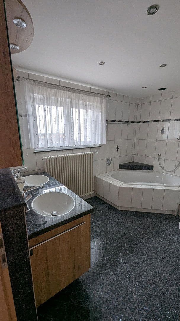 Predaj domu 247 m², pozemok 838 m², Bad Liebenzell, Bádensko-Wurttembersko Predaj domu 247 m², pozemok 838 m², Bad Liebenzell, Bádensko-Wurttembersko