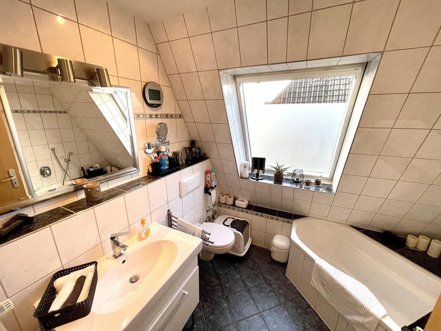 Prenájom bytu 2-izbový 86 m², Torgauer Str. 15, Gelsenkirchen, Severné Porýnie - Westfálsko Prenájom bytu 2-izbový 86 m², Torgauer Str. 15, Gelsenkirchen, Severné Porýnie - Westfálsko