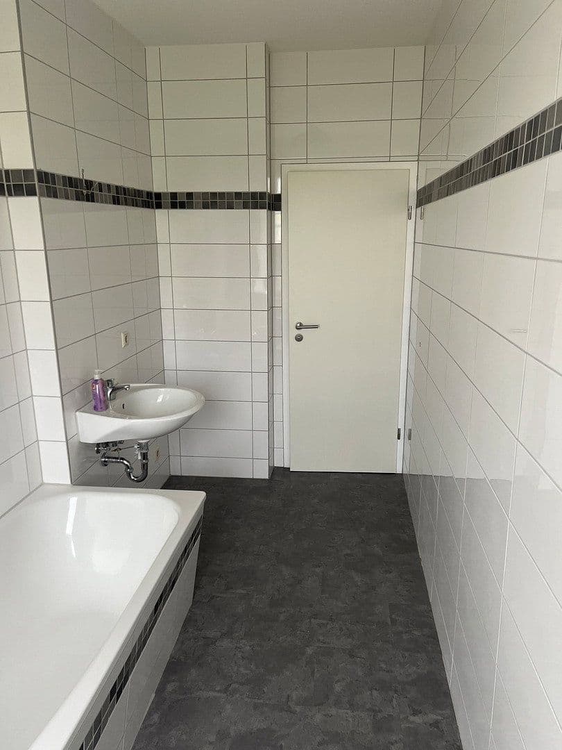 Prenájom bytu 3-izbový 73 m², Turmstrasse 18, Dessau, Sasko-Anhaltsko Prenájom bytu 3-izbový 73 m², Turmstrasse 18, Dessau, Sasko-Anhaltsko