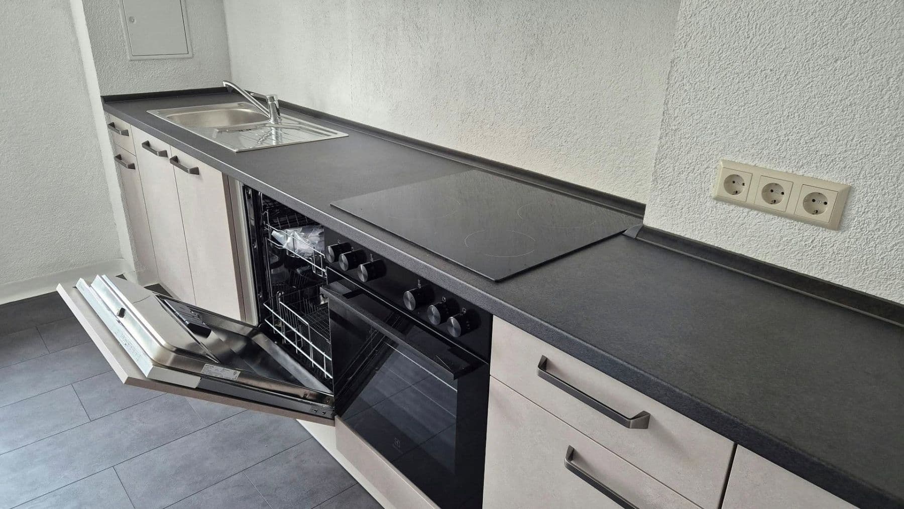 Prenájom bytu 3-izbový 73 m², Turmstrasse 18, Dessau, Sasko-Anhaltsko Prenájom bytu 3-izbový 73 m², Turmstrasse 18, Dessau, Sasko-Anhaltsko