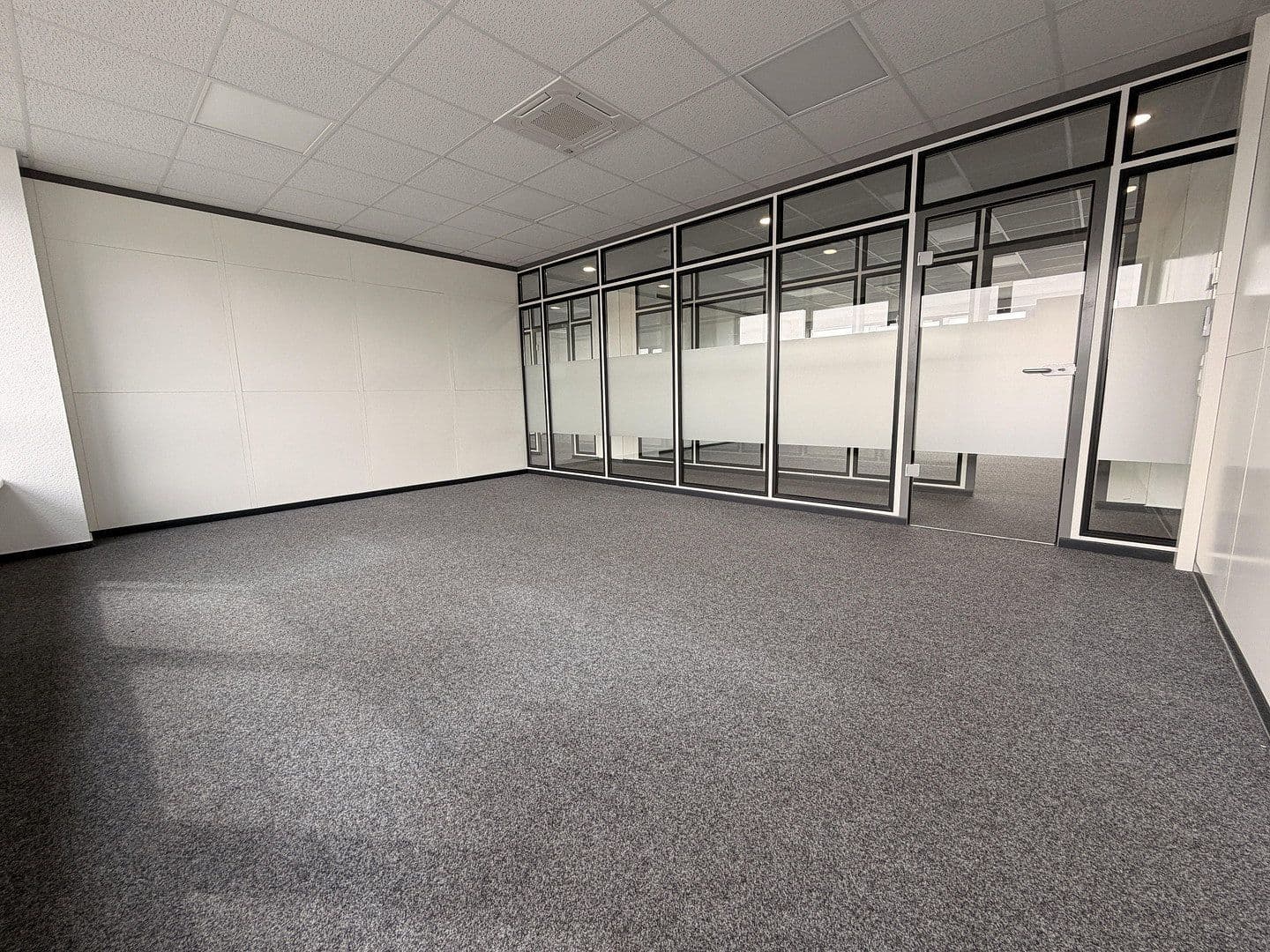 Prenájom kancelárie 27 m², Braaker Bogen, Braak, Šlezvicko-Holštajnsko Prenájom kancelárie 27 m², Braaker Bogen, Braak, Šlezvicko-Holštajnsko