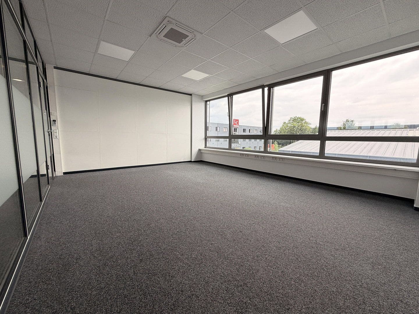 Prenájom kancelárie 27 m², Braaker Bogen, Braak, Šlezvicko-Holštajnsko Prenájom kancelárie 27 m², Braaker Bogen, Braak, Šlezvicko-Holštajnsko