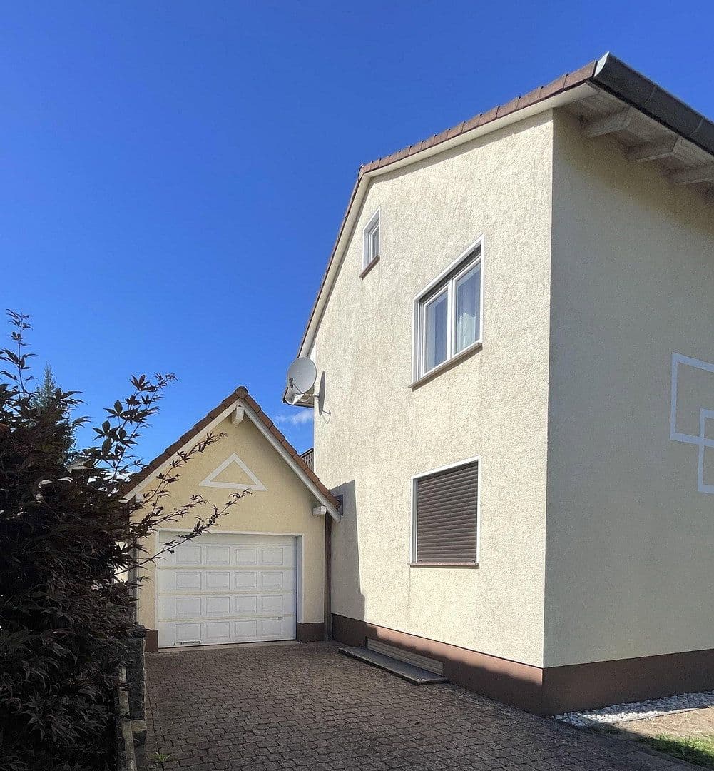 Predaj domu 204 m², pozemok 742 m², Rotenburg an der Fulda, Hesensko Predaj domu 204 m², pozemok 742 m², Rotenburg an der Fulda, Hesensko