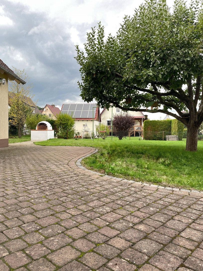 Predaj domu 204 m², pozemok 742 m², Rotenburg an der Fulda, Hesensko Predaj domu 204 m², pozemok 742 m², Rotenburg an der Fulda, Hesensko
