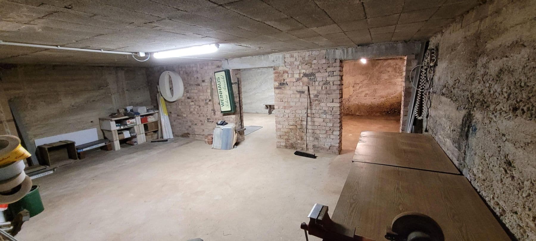 Predaj nebytového priestoru 8.300 m², Schloßstr. 14, Starkenburg, Porýnie-Falcko Predaj nebytového priestoru 8.300 m², Schloßstr. 14, Starkenburg, Porýnie-Falcko
