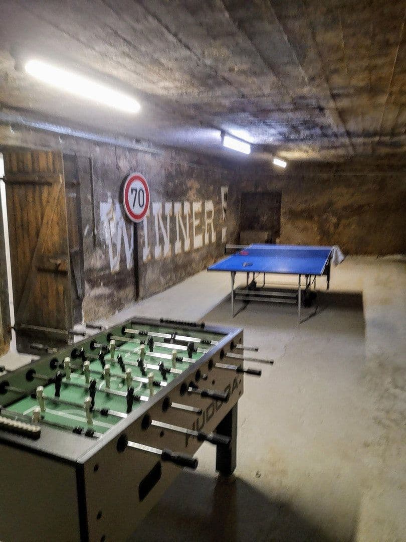 Predaj nebytového priestoru 8.300 m², Schloßstr. 14, Starkenburg, Porýnie-Falcko Predaj nebytového priestoru 8.300 m², Schloßstr. 14, Starkenburg, Porýnie-Falcko
