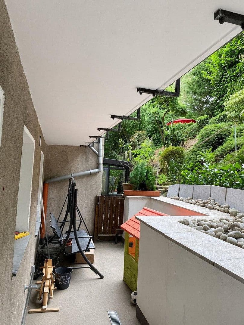 Prenájom bytu 4-izbový 100 m², Augustastraße, Wuppertal, Severné Porýnie - Westfálsko Prenájom bytu 4-izbový 100 m², Augustastraße, Wuppertal, Severné Porýnie - Westfálsko