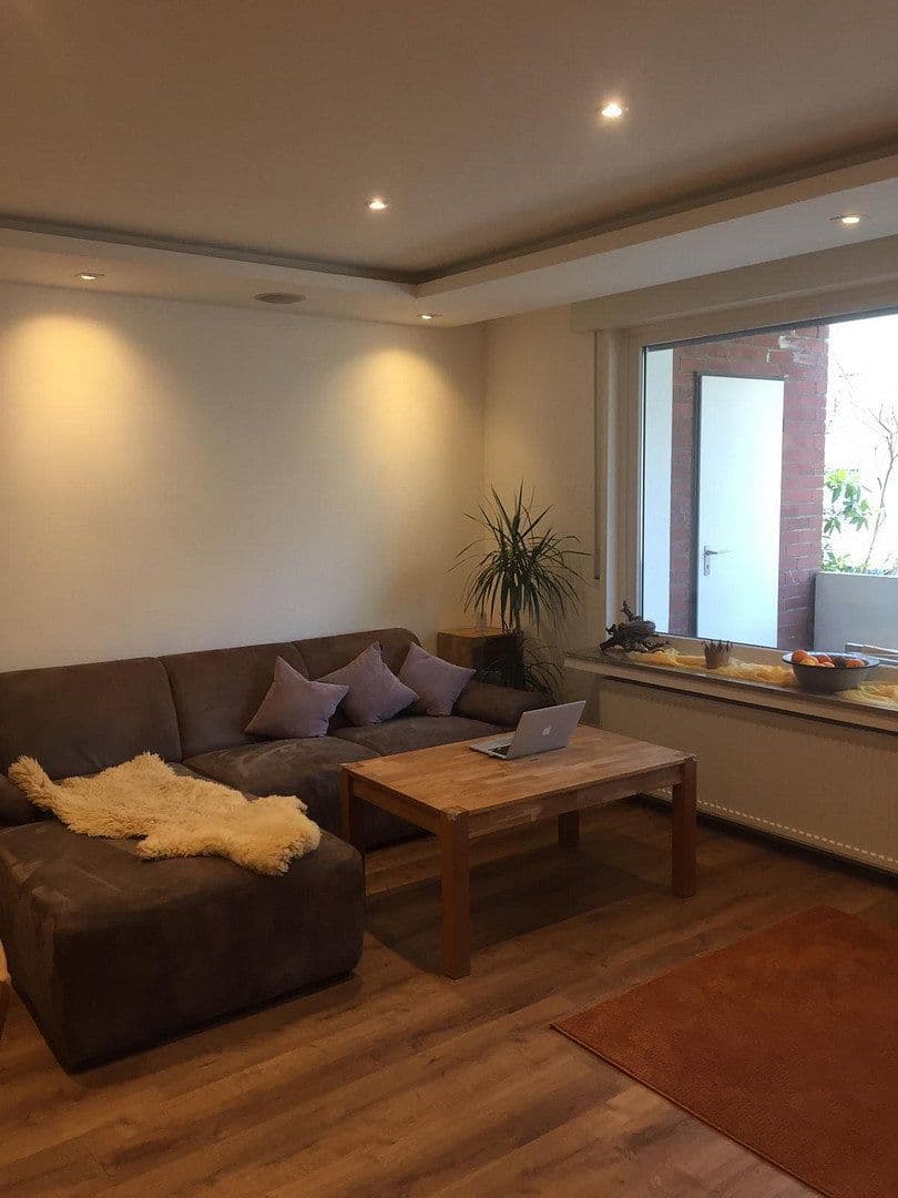 Prenájom bytu 4-izbový 100 m², Augustastraße, Wuppertal, Severné Porýnie - Westfálsko Prenájom bytu 4-izbový 100 m², Augustastraße, Wuppertal, Severné Porýnie - Westfálsko