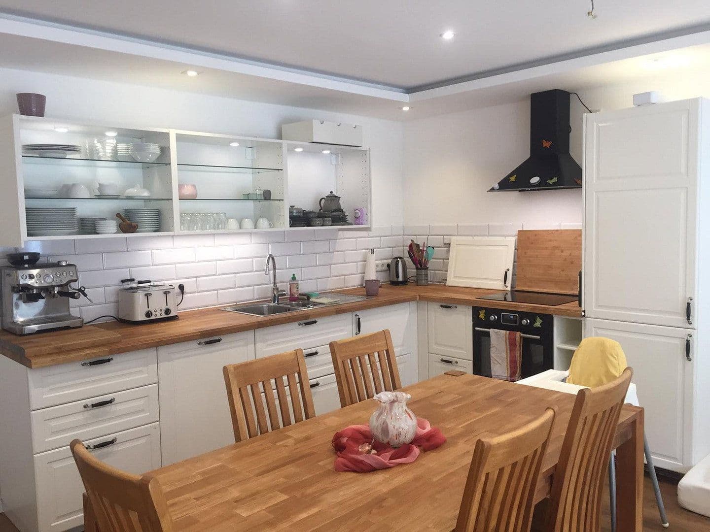 Prenájom bytu 4-izbový 100 m², Augustastraße, Wuppertal, Severné Porýnie - Westfálsko Prenájom bytu 4-izbový 100 m², Augustastraße, Wuppertal, Severné Porýnie - Westfálsko