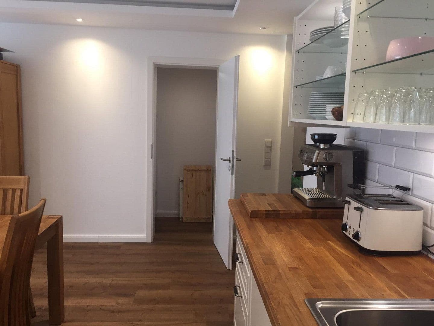 Prenájom bytu 4-izbový 100 m², Augustastraße, Wuppertal, Severné Porýnie - Westfálsko Prenájom bytu 4-izbový 100 m², Augustastraße, Wuppertal, Severné Porýnie - Westfálsko