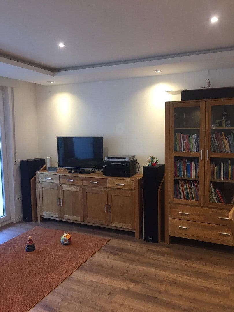 Prenájom bytu 4-izbový 100 m², Augustastraße, Wuppertal, Severné Porýnie - Westfálsko Prenájom bytu 4-izbový 100 m², Augustastraße, Wuppertal, Severné Porýnie - Westfálsko