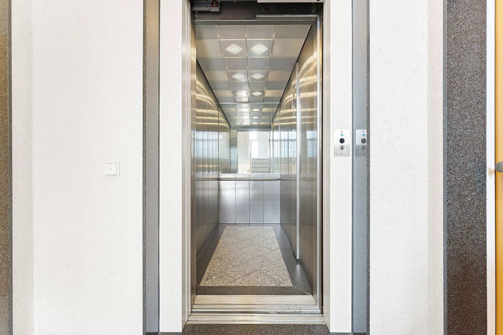 Prenájom bytu 2-izbový 42 m², Kleine Alexanderstraße 5, Berlin, Berlín Prenájom bytu 2-izbový 42 m², Kleine Alexanderstraße 5, Berlin, Berlín