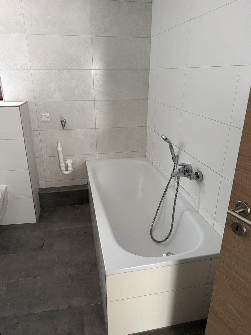 Prenájom bytu 4-izbový 70 m², König-Karl-Straße 65, Bad Wildbad, Bádensko-Wurttembersko Prenájom bytu 4-izbový 70 m², König-Karl-Straße 65, Bad Wildbad, Bádensko-Wurttembersko
