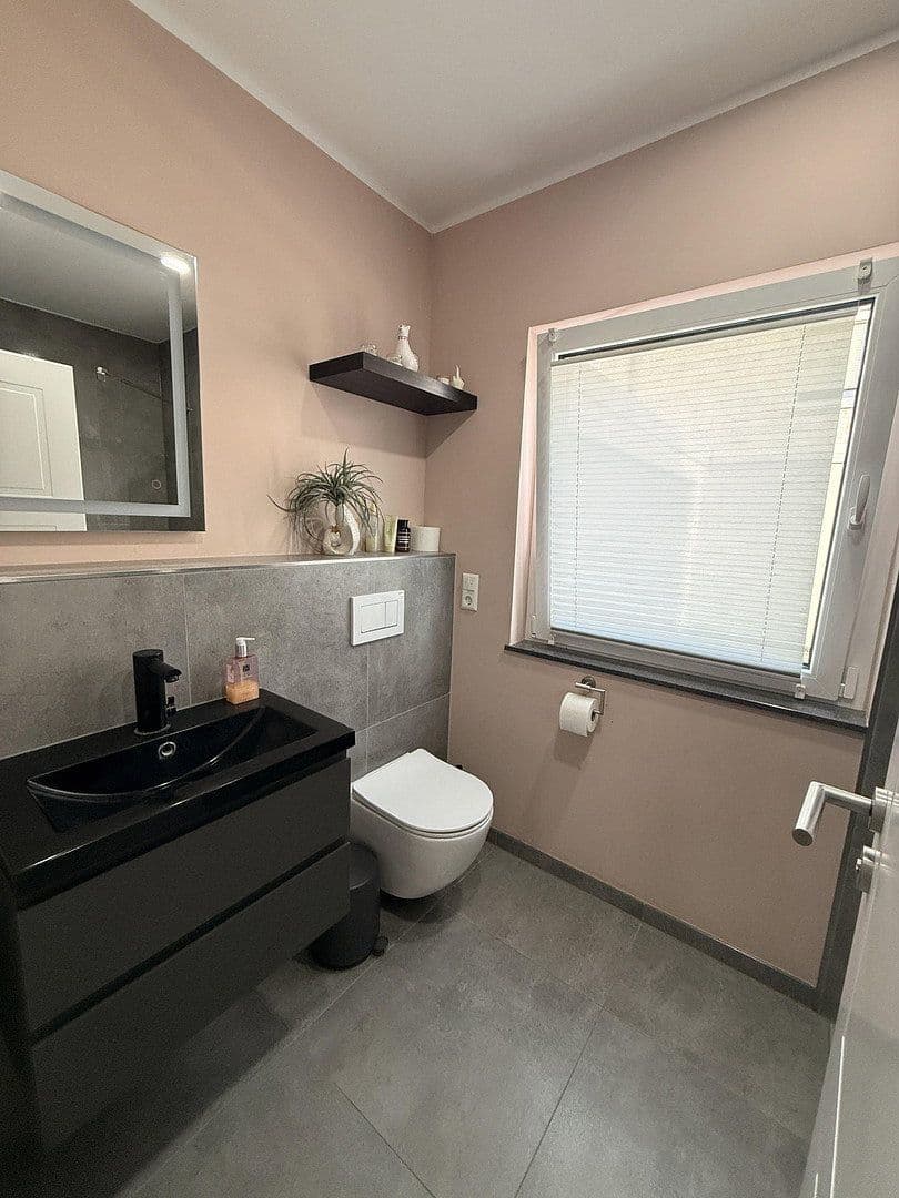 Predaj domu 183 m², pozemok 687 m², Grevenbroich, Severné Porýnie - Westfálsko Predaj domu 183 m², pozemok 687 m², Grevenbroich, Severné Porýnie - Westfálsko