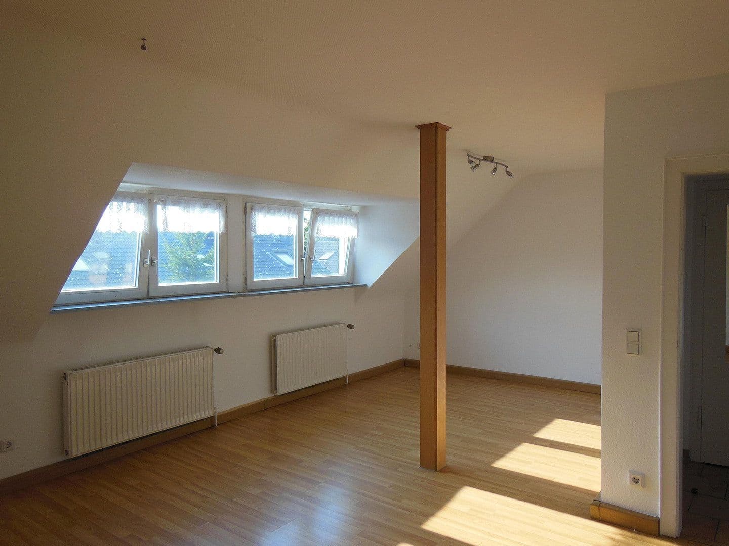 Prenájom bytu 3-izbový 72 m², Krefeld, Severné Porýnie - Westfálsko Prenájom bytu 3-izbový 72 m², Krefeld, Severné Porýnie - Westfálsko