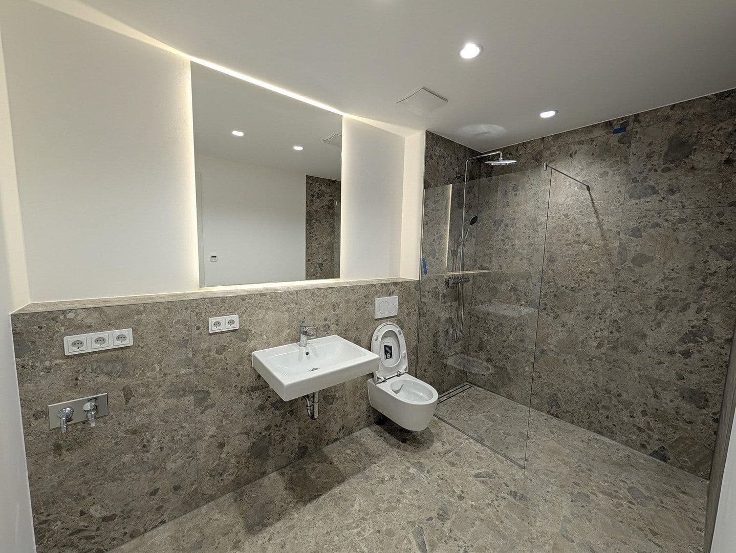 Prenájom bytu 2-izbový 48 m², Reichstraße 56, Berlin, Berlín Prenájom bytu 2-izbový 48 m², Reichstraße 56, Berlin, Berlín