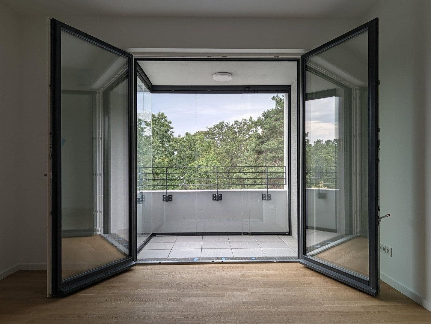 Prenájom bytu 2-izbový 48 m², Reichstraße 56, Berlin, Berlín Prenájom bytu 2-izbový 48 m², Reichstraße 56, Berlin, Berlín