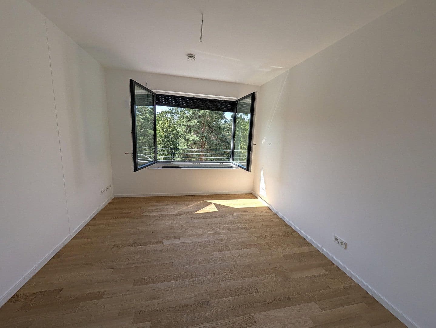 Prenájom bytu 2-izbový 48 m², Reichstraße 56, Berlin, Berlín Prenájom bytu 2-izbový 48 m², Reichstraße 56, Berlin, Berlín