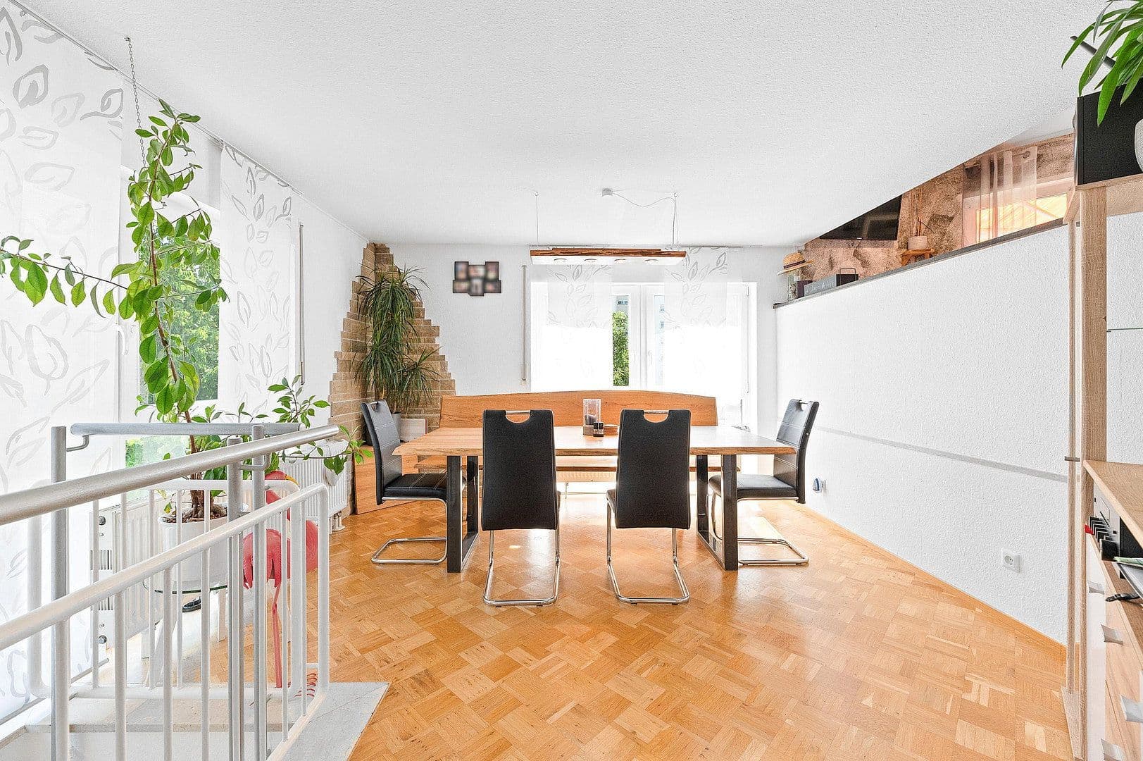 Prenájom bytu 3-izbový 110 m², Leonberg, Bádensko-Wurttembersko Prenájom bytu 3-izbový 110 m², Leonberg, Bádensko-Wurttembersko