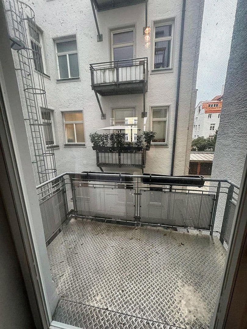 Prenájom bytu 3-izbový 110 m², Kurfürstenstraße 20, München, Bavorsko Prenájom bytu 3-izbový 110 m², Kurfürstenstraße 20, München, Bavorsko