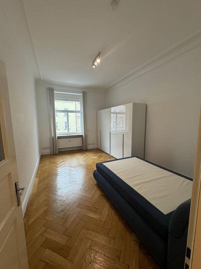 Prenájom bytu 3-izbový 110 m², Kurfürstenstraße 20, München, Bavorsko Prenájom bytu 3-izbový 110 m², Kurfürstenstraße 20, München, Bavorsko