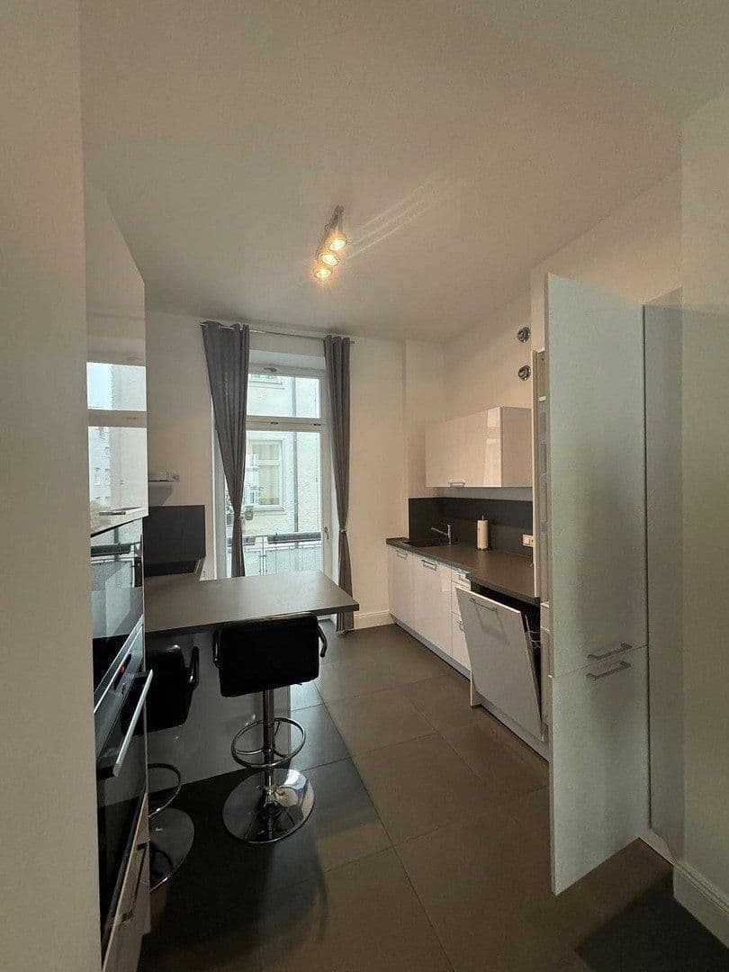 Prenájom bytu 3-izbový 110 m², Kurfürstenstraße 20, München, Bavorsko Prenájom bytu 3-izbový 110 m², Kurfürstenstraße 20, München, Bavorsko