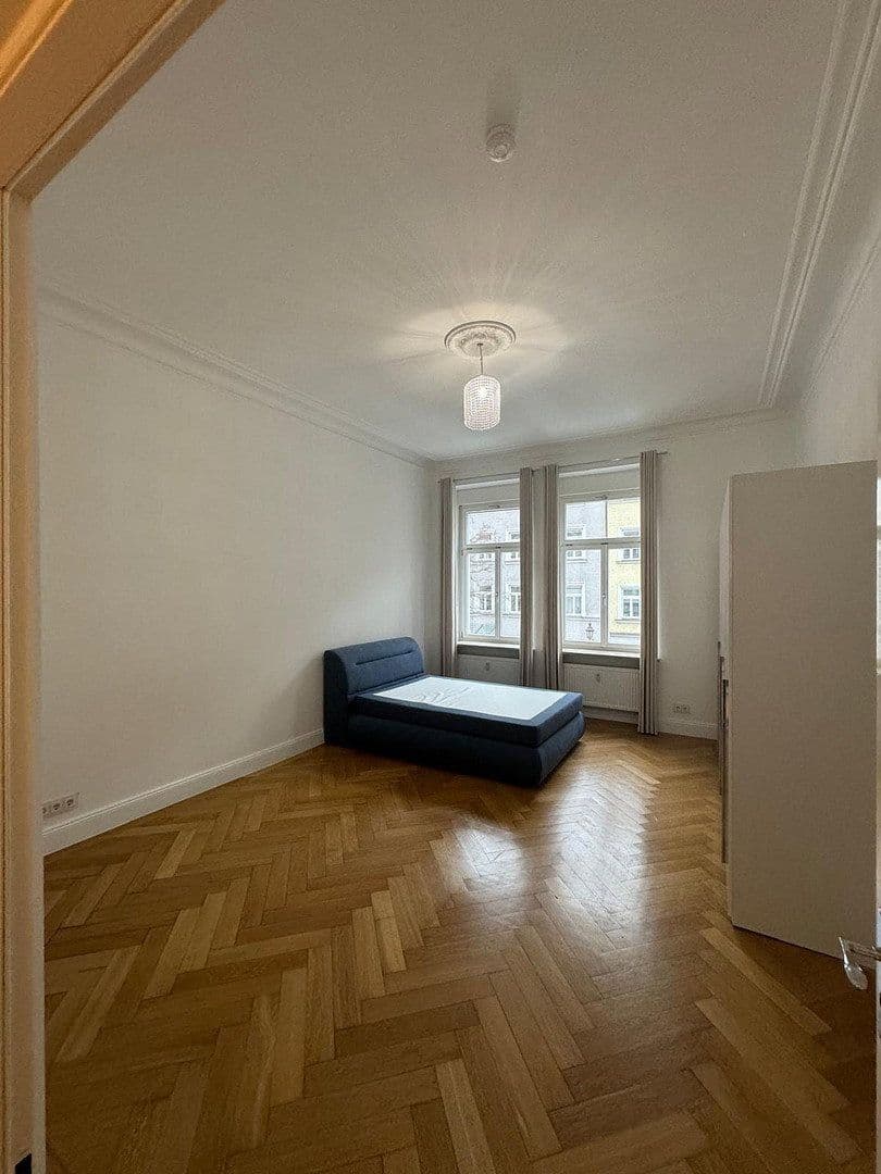 Prenájom bytu 3-izbový 110 m², Kurfürstenstraße 20, München, Bavorsko Prenájom bytu 3-izbový 110 m², Kurfürstenstraße 20, München, Bavorsko